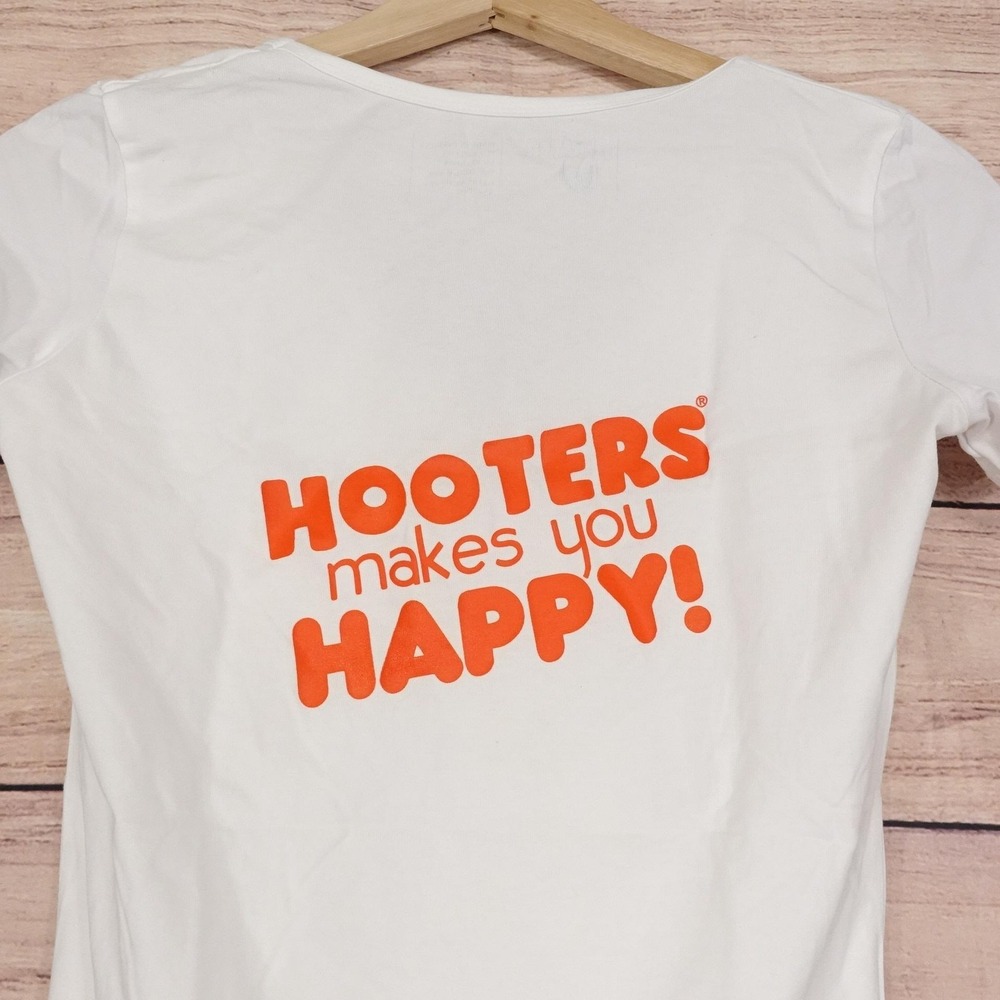 Hooters T-Shirt Womens S White V-Neck Short Sleeve Stretch Logo Graphic Top - Picture 5 of 7